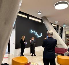 K&uuml;nstlerinnengespr&auml;ch mit Sissa Micheli, Arbeiterkammer Wien, 2024, Foto: Casaluce Geiger