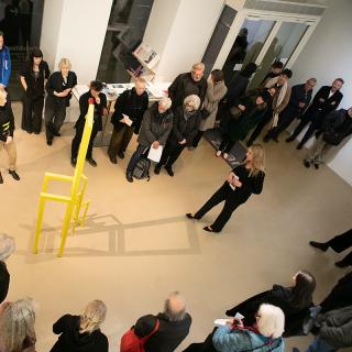 Ausstellungseröffnung „Reduktion + Emotion“, zs art galerie, Wien, 2024, Foto: Katharina F. Rossboth/Bildrecht, Wien 2026,, courtesy zs art galerie Ausstellungseröffnung „Reduktion + Emotion“, zs art galerie, Wien, 2024, Foto: Katharina F. Rossboth/Bildrecht, Wien 2026,, courtesy zs art galerie